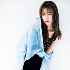 人気スタイリストが考案！好きな人とのデートコーデを上西星来が着こなす♡【ガーリー×肌見せ＝“ほの甘”】がポイント