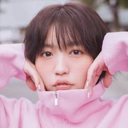 大原優乃、松陰神社へ参詣♡パステルピンクのぬくぬくタートルネックで冬の愛されコーデに