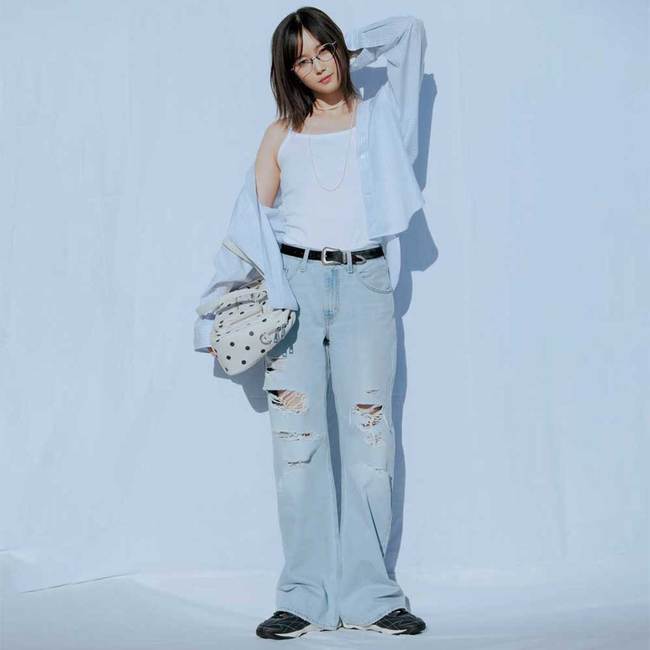 本田翼「彼氏に会っても可愛いって思われそうな絶妙バランス♥」ゆるっと透明感がたまらない【クラッシュフレアデニムコーデ】
