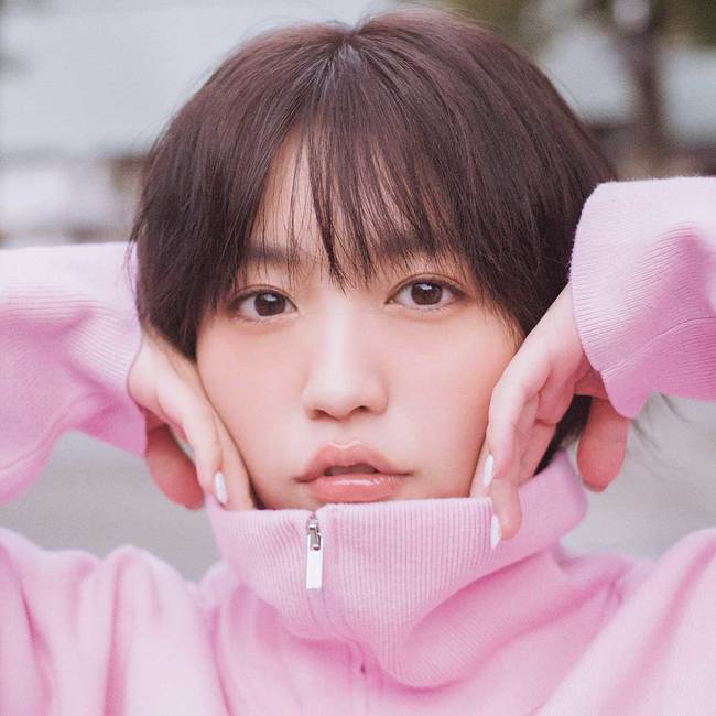 大原優乃、松陰神社へ参詣♡パステルピンクのぬくぬくタートルネックで冬の愛されコーデに