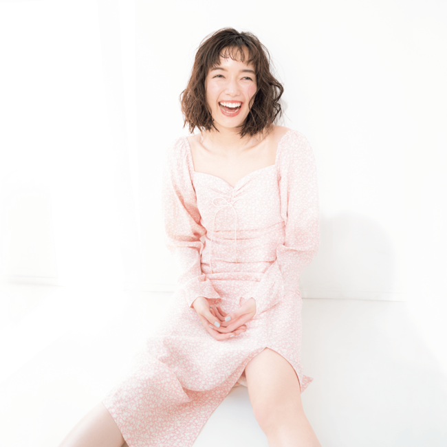 佐藤栞里、こーんなヘルシー顔になりたい！太陽の光に負けない【ツヤツヤしーちゃんメイク】