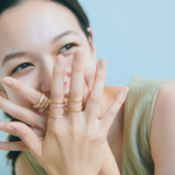 「指輪やピアスの重ね付けってどうやったらオシャレに…？」プロから学ぶ【アクセのレイヤード】テクニック6