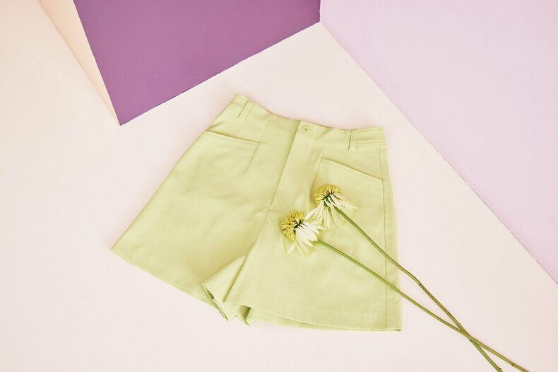 [ショーパンを着回し]シャツ￥22,000／ポロ ラルフ ローレン　キャディーバッグ￥18,689／ティゴラ