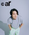 Tシャツ¥4,400/リーバイス® (リーバイ・ストラウス ジャパン) パンツ¥21,450/パレス スケート ボード(パレス スケートボード 東京) ネックレス¥36,080/ノウハウ (ノウハウ ジュエリー)