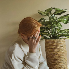 鉄分が不足すると眠気、肩こり、無気力感の症状が！？1日どのくらい摂取するといい？効率的な摂取方法も解説