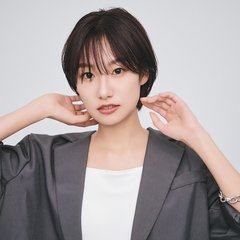 【ショート】シンプルで大人っぽい縦長ラインでスマートに