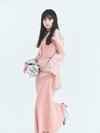 トップス¥14,300、スカート¥14,300、バッグ¥9,790、ネックレス¥6,380、シューズ¥15,400/全てココ ディール