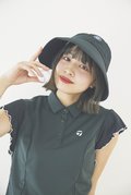[スカートを着回し]シャツ￥16,500、ハット￥5,500／テーラーメイド