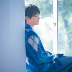 神尾楓珠、ぬくぬくニットに包まれた柔らかい表情がメロすぎる♡「全然変わってないんですよね(笑)」10周年を迎えた心境をインタビュー！