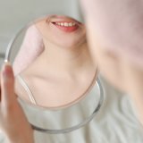 【歯並び改善】歯列矯正にかかる費用は？終わるまでに何年かかる？気になる疑問を専門家に徹底取材！リアルな体験レポも