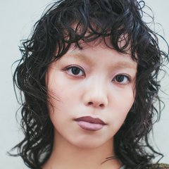 【ミディアム】計算されたカットとクセ毛風パーマで叶える、自分らしさ