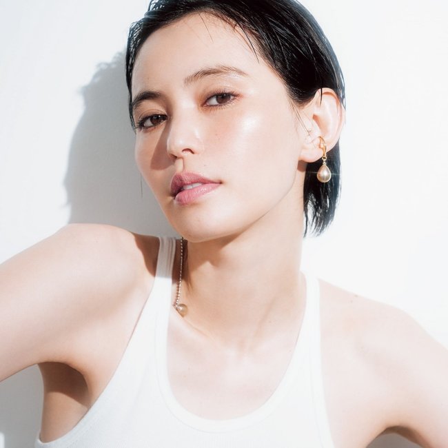 「いつだって気になる、垢抜けカラー」比留川游がお手本！透明感爆発・ar的推し色【しっとりグレー】メイク♡