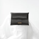 【編集部員の購入品】ユニセックスなデザインがお洒落♡ コンパクトなサイズ感が魅力的なジルサンダーのコイン用財布