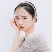 デートにもデイリーにも♡ 齊藤京子がお手本!自然な色気が出せる【カチューシャ×お団子】HOW TO