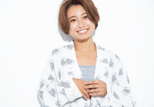 子どもっぽいを卒業！ヌーディショートで色っぽ女に生まれ変わる