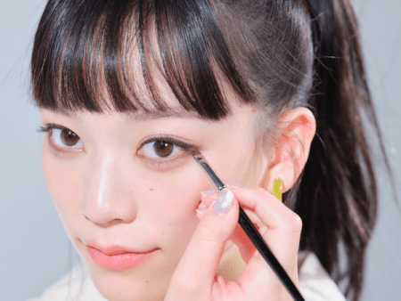 Niziu Mayukaの顔を分析 涙袋と切開ラインで一気に Niziuのカメレオン に Ar アール Web 2ページ目 大好きな人にモテるための髪型 メイク ファッション情報満載