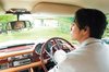 車に乗っている森田美勇人。ar2月号より
