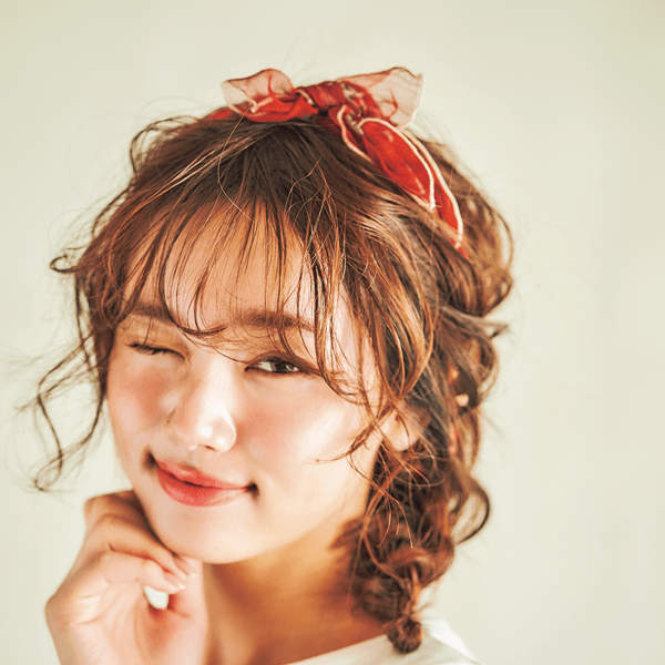 『あの子は誰？』って言わせちゃう。出会いが舞い込むおしゃヘアアレンジ3選