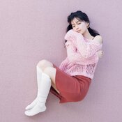 上國料萌衣、タイトミニ×白ハイソ姿が尊い♡恋の始まりにぴったり!甘くてピュアな【透けピンク】コーデ