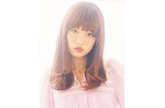 おしゃれが楽しめるロングヘアは永遠のマイスタイル