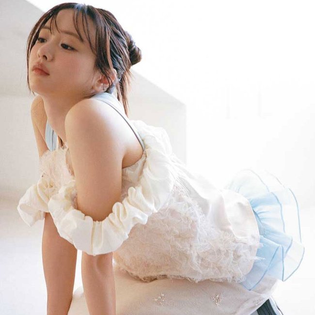 レースの甘いムードでメロ女に♡カラー選びで糖度をコントロール！【春のメロガーリーコーデ】2選
