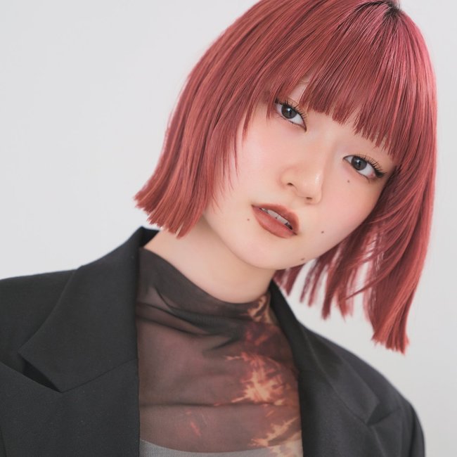 【ボブ】深みと発色が共存！おしゃれモードな凛々レッド