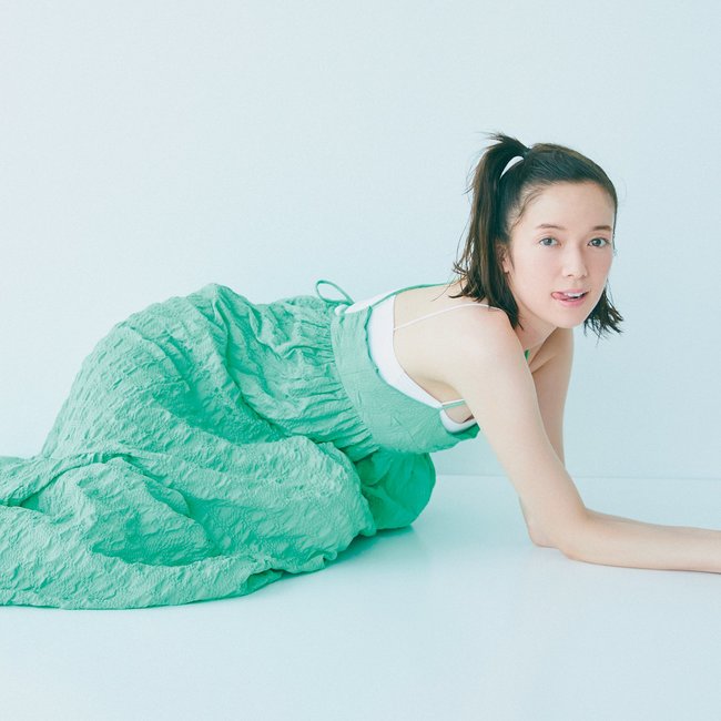 小顔になりたい人必見！目指すは佐藤栞里のような小顔♡ 【むくみ撃退アイテム】5選