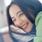 堀田真由、「頑張らなきゃって日は、カラフルな服を着る」自分のご機嫌をとる秘訣を公開♡