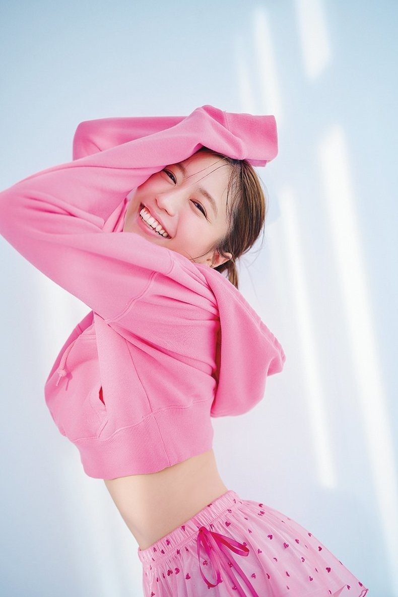 大原優乃。2025年ar1.2月合併号より