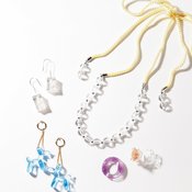 「バルーンアート風のプードルがSOポップ♡」夏のアクセは透明素材に限る…！【派手柄×クリアアクセ】5選