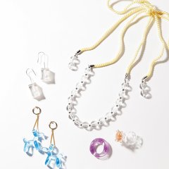 「バルーンアート風のプードルがSOポップ♡」夏のアクセは透明素材に限る…！【派手柄×クリアアクセ】5選