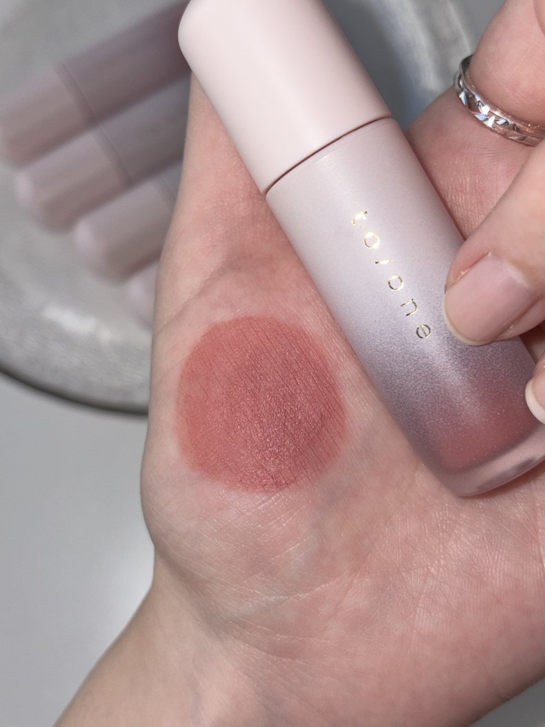 to/one（トーン）ペタル ブルーミング マット リップ 全色スウォッチ 03 Rose Grace