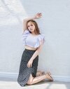 水着トップス(ショーツとセット)¥19,800/リエンダ(バロックジャパンリミテッド)スカート¥4,990/イズントシー サンダル¥7,590/ランダ ヘアピン/ヘアメイク私物