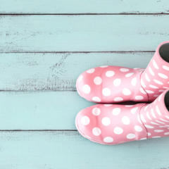 長靴のムレから開放♪梅雨の足もとを快適にするアイテム4選