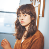 クセとミックスされた ニュアンスカールに釘づけ