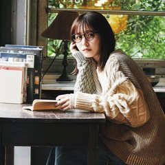 彼女感溢れる視線にキュン♡ 長濱ねるが着こなす【秋のニットコーデ】2選