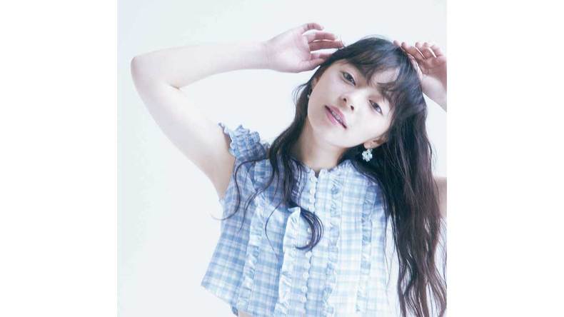 上國料萌衣「私はいっぱい愛されてるんだなと改めて感じました」ファン必読の"ここだけのライブEP"に感涙…ガーリーでPOPなBlueファッションもお届け