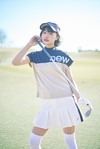 シャツ¥8,910、スカート¥13,200、バイザー¥4,620、ソックス¥2,860、シューズ¥14,850/ニューバランス ゴルフ
