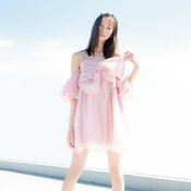 【今から夏まで着られる♡】佐藤栞里が着こなすアイキャッチーな華やかワンピ４選