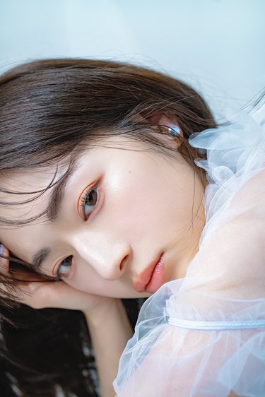 こぼれ落ちるようなラメ使いにドキッ♡話題の韓国コスメでつくる こぼれ落ちるようなラメ使いにドキッ♡話題の韓国コスメでつくる