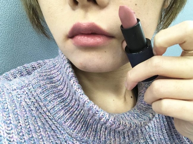新発売のZARAリップを塗ったら編集部員の顔がめちゃくちゃおしゃれなモテ顔になった件