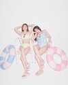 森日菜美（左）、和内璃乃（右）。2026年ar7月号より