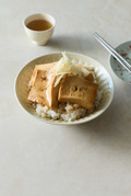 甘辛豆腐煮込みのせごはん