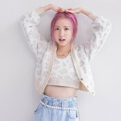 本田仁美、"軍隊仕様の超高温カイロ"を愛用?! 心も身体もぬくぬくな【温活ライフ】を公開♡ 