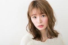 顔タイプ別「モテメイク」基本のキ ～逆三角顔を甘くまろやかにするチーク編～