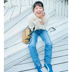 「ちょっぴり太めのワイドデニムが流行中♡!?」リラクシーなカーデと合わせた唯一無二の休日デニムコーデをご紹介