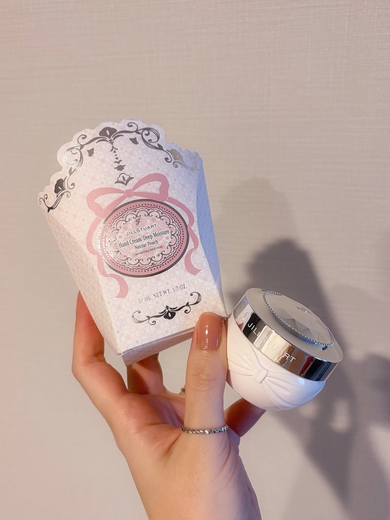 ジルスチュアート ネクターピーチ ハンドクリーム ディープモイスチュア 50g ￥2,860（限定品） 
