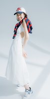 佐藤栞里。ar2023年8月号より ワンピース¥20,900/エイミー イストワール(エ イミー イストワール ルミネエスト新宿店) カー ディガン¥17,500/マルディメクルディ、帽子 ¥5,700/エムエムエルジー(ムシンサ ジャパン) イヤリング¥3,960/マチルダローズ