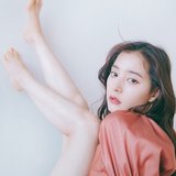 新木優子、色っぽすぎる美脚を披露！SNSでも話題の【バズ肌】の秘密語る