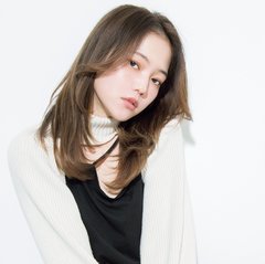 ストレートアイロンでつくる♡ 初心者でも簡単に”今っぽ髪”にアプデ。【計算ずくストレート】って？